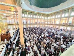 Danlanal Simeulue Bersama Forkopimda Kabupaten Simeulue Laksanakan Sholat Idul Adha 1446 H di Masjid TGK Khalilullah