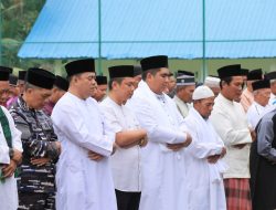 Sholat Idul Adha 1446 H/2025 M, Danlanal Bintan di Desa Pangkil Teluk Bintan Bersama Bupati Bintan dan Masyarakat