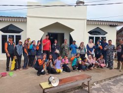 Prajurit Lanal Bintan Bersama Masyarakat Gotong Royong Bersihkan Lingkungan