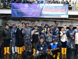Lanal Bandung dan Agranagara Indonesia Bersih-Bersih Sungai Cicadas Kota Bandung