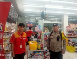 Patroli Sambang Bhabinkamtibmas Gondangdia di Minimarket Alfamart Sutan Syahrir