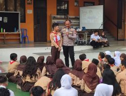 Kegiatan Sat Binmas Polres Metro Jakarta Pusat sebagai narasumber MPLS SMPN 59 Jakarta
