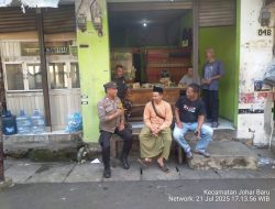 Bhabinkamtibmas Sambangi Tokoh Agama Galur, Polri Ajak Warga Bersinergi Jaga Kamtibmas