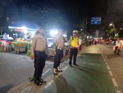 Pengamanan Tengah Malam di Istiqlal, Polisi Bantu Jamaah Dzikir Kebangsaan Pulang dengan Aman