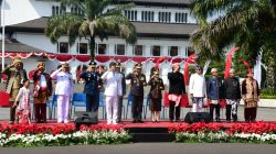 Komandan dan Prajurit Lanal Bandung Ikuti Upacara Pengibaran Bendera Merah Putih Dalam Rangka Hut Ke-80 Kemerdekaan Republik Indonesia Tingkat Provinsi Jawa Barat Tahun 2025