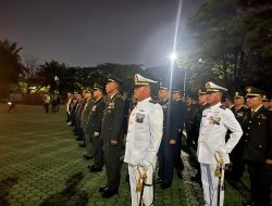 Komandan Pangkalan TNI AL Dumai Bersama Forkopimda Provinsi Riau Ikuti Apel Kehormatan dan Renungan Suci di Taman Makam Pahlawan Kusuma Dharma Pekanbaru