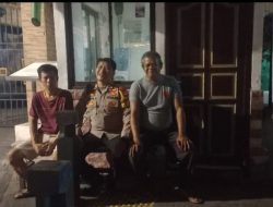 Bhabinkamtibmas Cikini Sambangi Pos Kamling, Tekankan Pengawasan Malam Untuk Cegah Pencurian