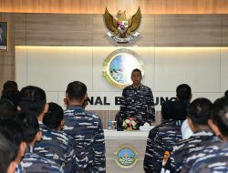 Mengawali Tugas Dihari Pertama, Komandan Lanal Bandung Laksanakan Apel Khusus dan Entry Briefing