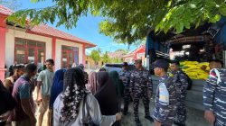 Lanal Simeulue Distribusikan Beras SPHP Kepada Masyarakat Pesisir di Kepulauan Simeulue Provinsi Aceh