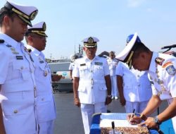 Tongkat Kepemimpinan KRI Teluk Amboina-503 Resmi Berganti