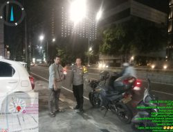 Bhabinkamtibmas Petojo Utara Patroli Bersama FKDM, Perkuat Keamanan Lingkungan