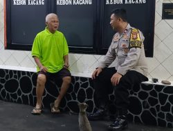 Bhabinkamtibmas Sambangi Satkamling RT 12/06 Kebon Kacang, Pastikan Kamtibmas Kondusif