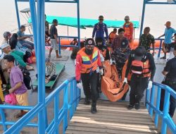 Setelah Pencarian Panjang, Akhirnya Posal Tanjung Datuk Bersama Tim SAR Gabungan Berhasil Temukan Korban Tenggelam di Perairan Pelabuhan Lasdap