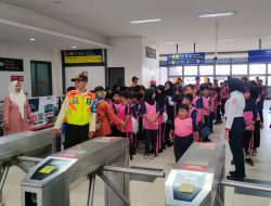 Hadirkan 1.717 Siswa, C-Taditur KAI Commuter Raih Rekor MURI Pada Kegiatan Sosialisasi Cinta Kereta