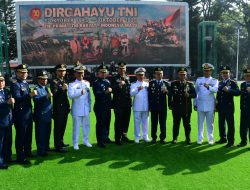 Komandan Beserta Prajurit Lanal Bandung Ikuti Upacara Peringatan HUT Ke-80 Tentara Nasional Indonesia Tahun 2025