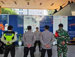 Antisipasi Kepadatan Penumpang, Polsek Metro Menteng Pemantauan di Stasiun Gondangdia Jelang Perayaan HUT TNI ke-80
