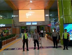 Wujudkan Rasa Aman di Pusat Mobilitas Ibu Kota — Anggota Polsek Gambir Laksanakan Sambang dan Patroli Dialogis di Stasiun Besar Gambir