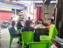 Bhabinkamtibmas Karet Tengsin Bersama Kasatpol PP Patroli Dialogis Dan Sambangi Ketua RW 07, Ketua RT dan Warga Sampaikan Imbauan