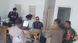 Bhabinkamtibmas Sumur Batu Ajak Pegawai J&T Jaga Situasi Aman dan Nyaman