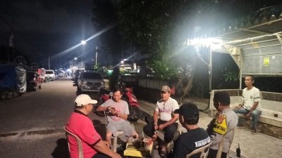 Bhabinkamtibmas Duri Pulo Bersama Pokdarkamtibmas Sambang Pos Kamling RW 12, Ajak Warga Tingkatkan Kewaspadaan Lingkungan