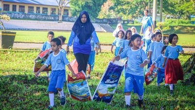 Sambut HUT Ke-79 Yayasan Hang Tuah, Cabang Ambon YHT Laksanakan Bakti Sosial Bersih Pantai dan Tempat Ibadah