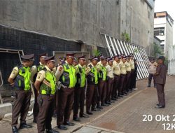 Personel Polsek Metro Gambir Laksanakan Pengamanan Aset Vital di Kantor PT PELNI