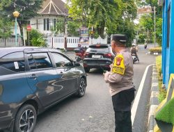 Pelayanan Prima Polri, Aiptu Kamidi Atur Lalu Lintas Pagi di TL Teuku Umar Demi Kelancaran Warga Menteng