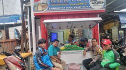 Bhabinkamtibmas Karet Tengsin Kolaborasi Komunitas Ojol dan Warga Jaga Kamtibmas di Gerai Rakyat Mart