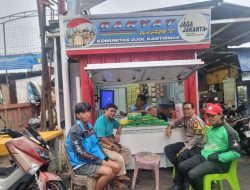 Bhabinkamtibmas Karet Tengsin Kolaborasi Komunitas Ojol dan Warga Jaga Kamtibmas di Gerai Rakyat Mart
