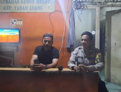 Bhabinkamtibmas Kebon Melati Patroli Dialogis Kewilayahaan Kunjungi Poskamling RW 05