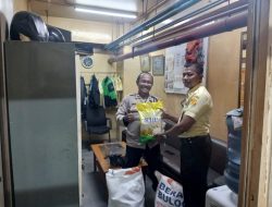 Bhabinkamtibmas Kelurahan Gambir Gelar Gerakan Pangan Murah, Warga Antusias Dapatkan Beras Harga Terjangkau
