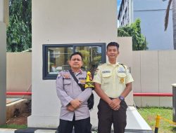 Bhabinkamtibmas Pegangsaan Ajak Petugas Keamanan Gedung SGH Perkuat Kewaspadaan Cegah Kriminalitas
