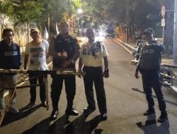 Bhabinkamtibmas Menteng Sambangi Satkamling Surabaya Timur, Ajak Warga Aktif Jaga Keamanan Lingkungan