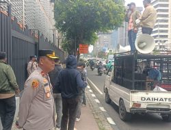 Polsek Metro Menteng Amankan Aksi Unjuk Rasa Aliansi Aktivis Demokrasi di Kantor Bawaslu RI