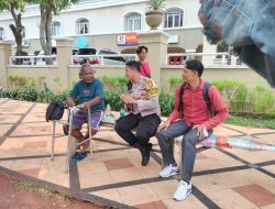 Sore Hari Polisi Sambangi Warga Kebon Kosong, Ajak Bersama Jaga Lingkungan