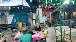 Bhabinkamtibmas Kebon Kosong Jalin Komunikasi Akrab dengan Ketua RW Bahas Antisipasi Tawuran dan Curanmor