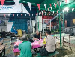 Bhabinkamtibmas Kebon Kosong Jalin Komunikasi Akrab dengan Ketua RW Bahas Antisipasi Tawuran dan Curanmor