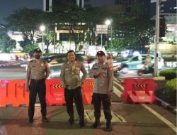 Polsek Metro Gambir Lakukan Penutupan Jalan Medan Merdeka Selatan untuk Antisipasi Balap Liar