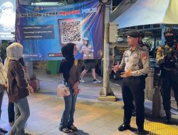 Sapa Warga di Bundaran HI, Polisi Patroli Malam Ciptakan Rasa Aman