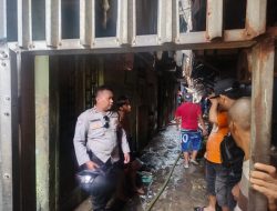 Bhabinkamtibmas Duri Pulo Sigap Tangani Kebakaran di Perbatasan Duri Selatan–Duri Pulo