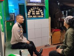 Bhabinkamtibmas Cempaka Putih Timur Sambang Pos Kamling, Ajak Warga Tingkatkan Kewaspadaan Lingkungan
