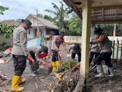 Satbrimob Polda Jawa Timur Perkuat Operasi Kemanusiaan Pasca Erupsi Semeru