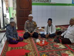 Sambang Kamtibmas, Bhabinkamtibmas Kebon Melati Ajak Pengurus Masjid Jaga Keamanan Lingkungan