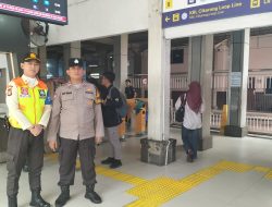 Patroli Dialogis Bhabinkamtibmas Menteng Perkuat Keamanan di Stasiun Sudirman