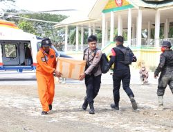 Helikopter AW169 Polri Distribusikan 348 Kg Logistik Kemanusiaan untuk Korban Bencana di Aceh Tamiang