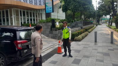 Bhabinkamtibmas Gambir Sambangi Gedung Danareksa, Perkuat Sinergi dengan Satpam Jaga Kamtibmas Perkantoran