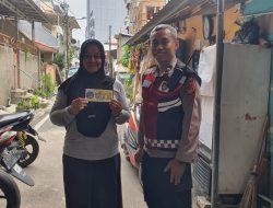 Sambangi Ema Ema Di Permukiman Padat Pasar Baru, Sosialisasi Aduan Berbasis Barcode