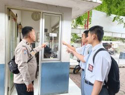 Polri Masuk Sekolah, Tempel Stiker Aduan Berbasis Barcode” Untuk Pelajar Di Sekolahan