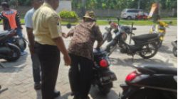 BRI Unit Tegal Alur Berikan Pelayanan Ramah dan Mudah bagi Nasabah Lansia