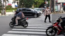 Lalu Lintas Pagi Hari, Polsek Metro Tanah Abang Lakukan Pengaturan Lalu Lintas
